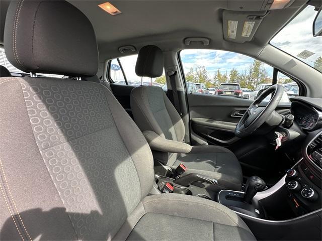 Photo of 2018 Silver Ice Metallic Chevrolet Trax
