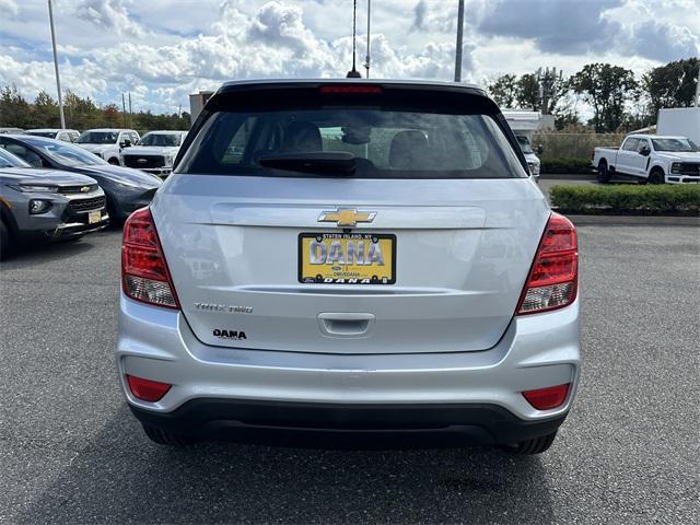 Photo of 2018 Silver Ice Metallic Chevrolet Trax