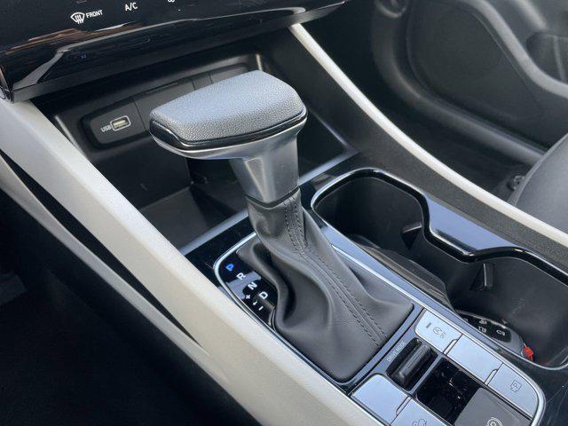 Photo of 2024 White Pearl Hyundai TUCSON