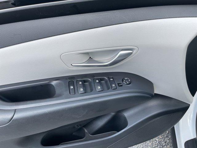 Photo of 2024 White Pearl Hyundai TUCSON