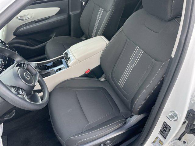 Photo of 2024 White Pearl Hyundai TUCSON