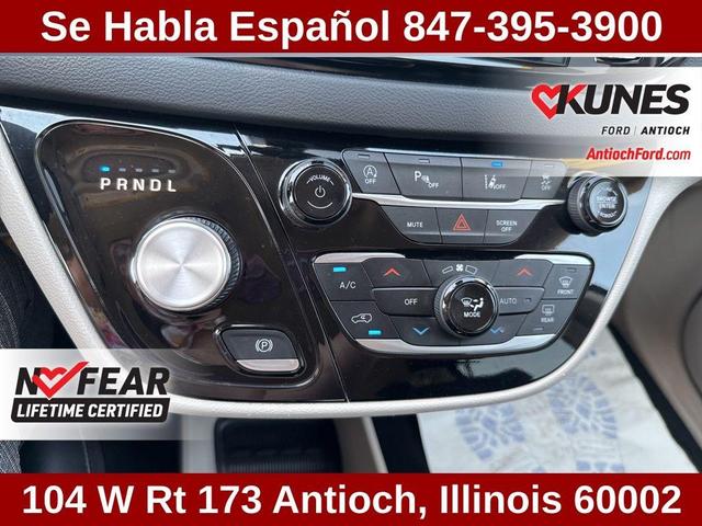 Photo of 2023 Brilliant Black Crystal Pearlcoat Chrysler Pacifica