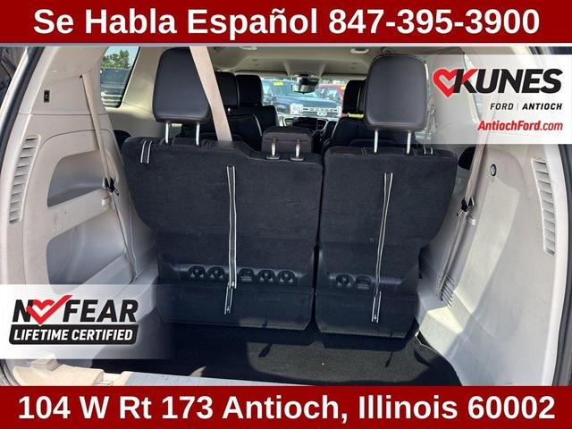 Photo of 2023 Brilliant Black Crystal Pearlcoat Chrysler Pacifica