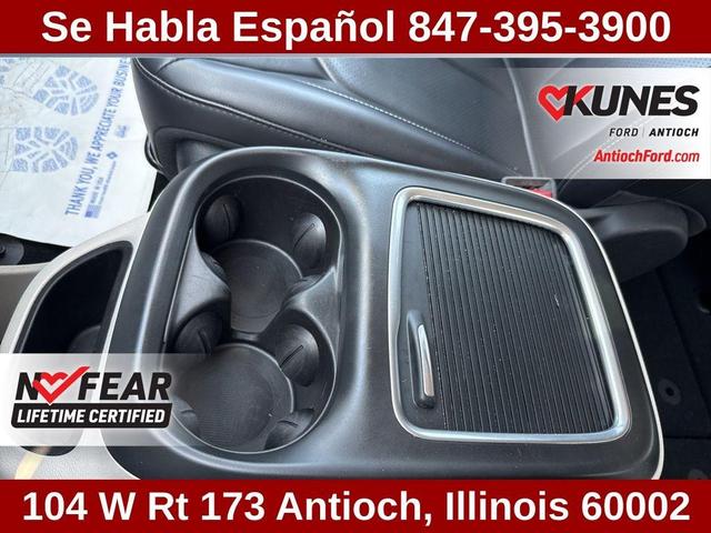 Photo of 2023 Brilliant Black Crystal Pearlcoat Chrysler Pacifica