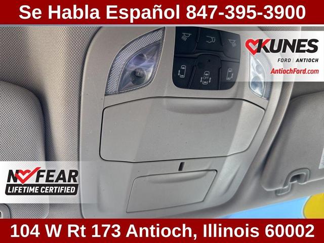 Photo of 2023 Brilliant Black Crystal Pearlcoat Chrysler Pacifica