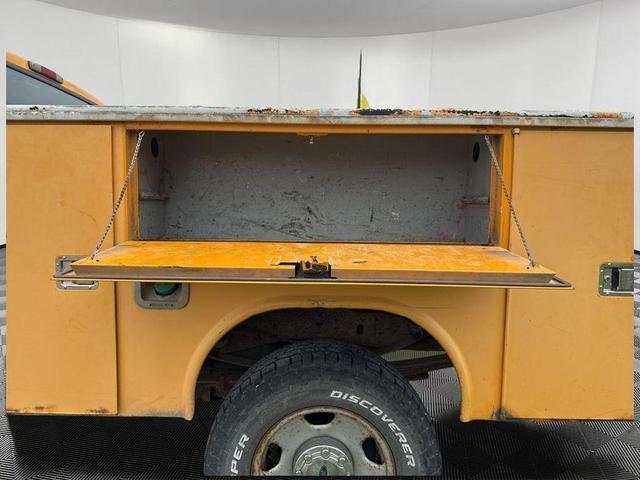 Photo of 2005 Yellow Ford F-350