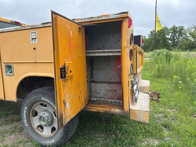 Photo of 2005 Yellow Ford F-350