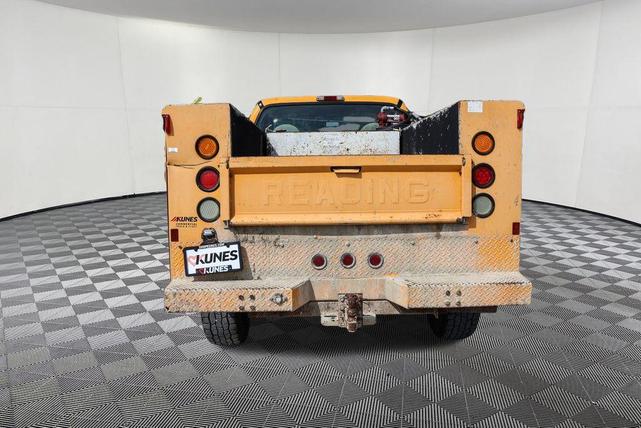 Photo of 2005 Yellow Ford F-350