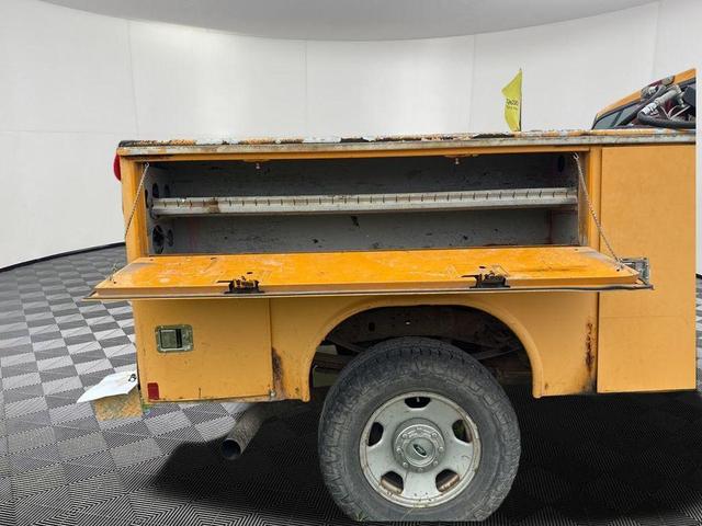 Photo of 2005 Yellow Ford F-350