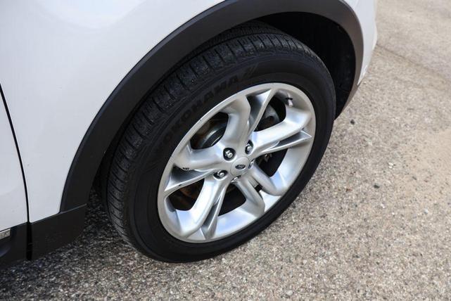 Photo of 2015 White Platinum Clearcoat Metallic Ford Explorer