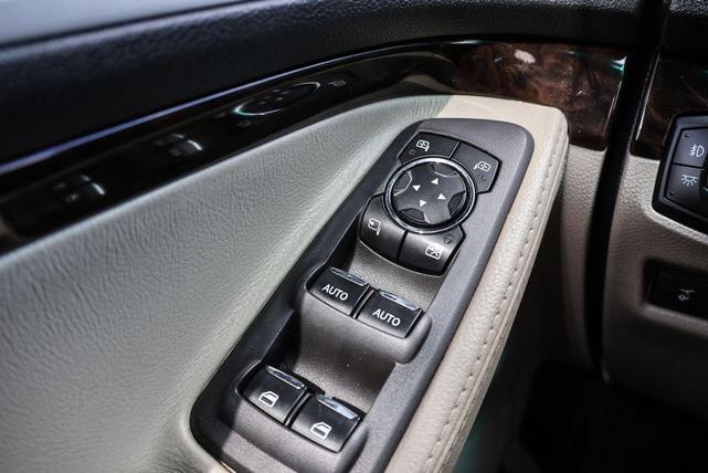 Photo of 2015 White Platinum Clearcoat Metallic Ford Explorer