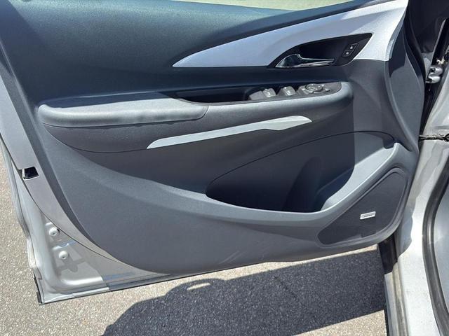 Photo of 2017 Silver Ice Metallic Chevrolet Bolt EV