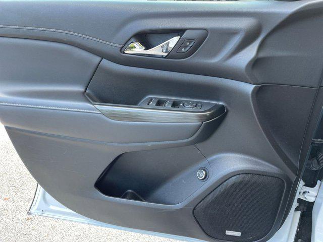 Photo of 2023 Summit White GMC Acadia