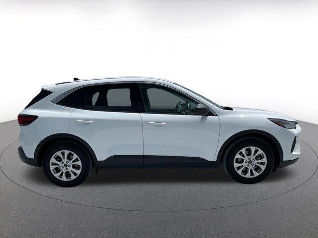 Photo of 2024 Oxford White Ford Escape