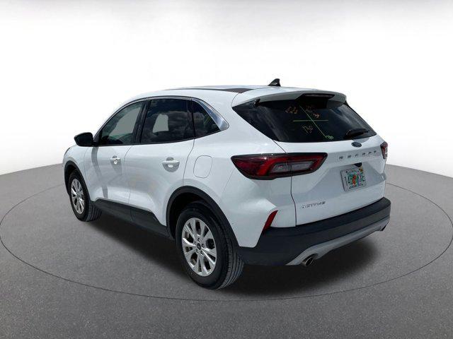 Photo of 2024 Oxford White Ford Escape