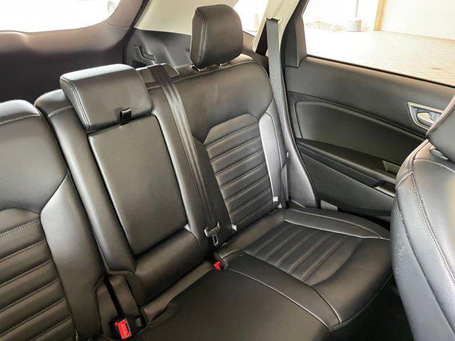 Photo of 2024 Carbonized Gray Metallic Ford Edge