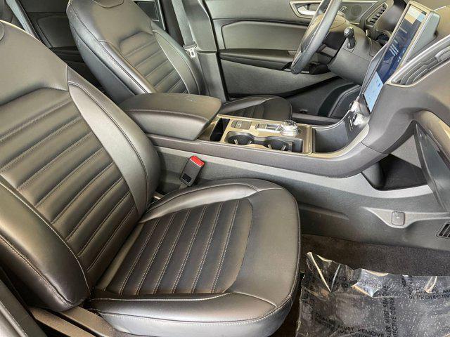 Photo of 2024 Carbonized Gray Metallic Ford Edge