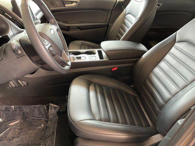Photo of 2024 Carbonized Gray Metallic Ford Edge