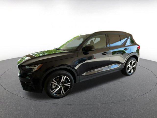 Photo of 2024 Onyx Black Metallic Volvo XC40