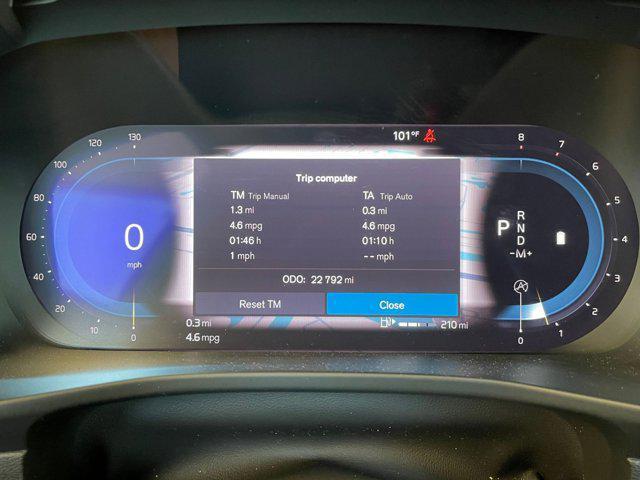 Photo of 2024 Onyx Black Metallic Volvo XC40
