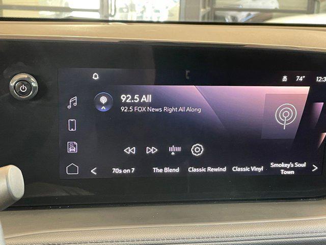 Photo of 2025 Summit White Buick Encore GX