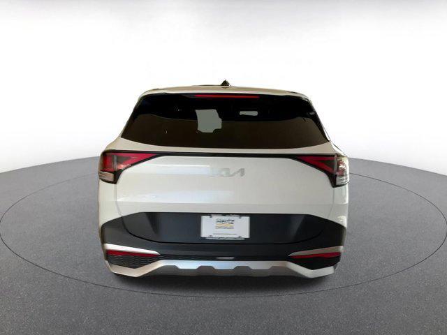 Photo of 2024 Snow White Pearl Kia Sportage