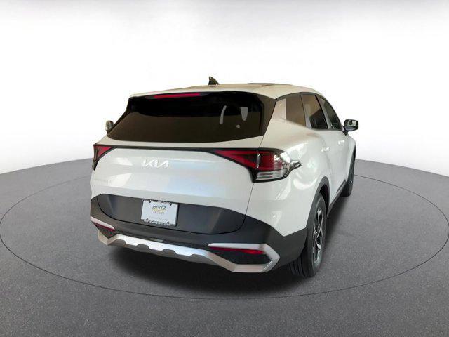 Photo of 2024 Snow White Pearl Kia Sportage