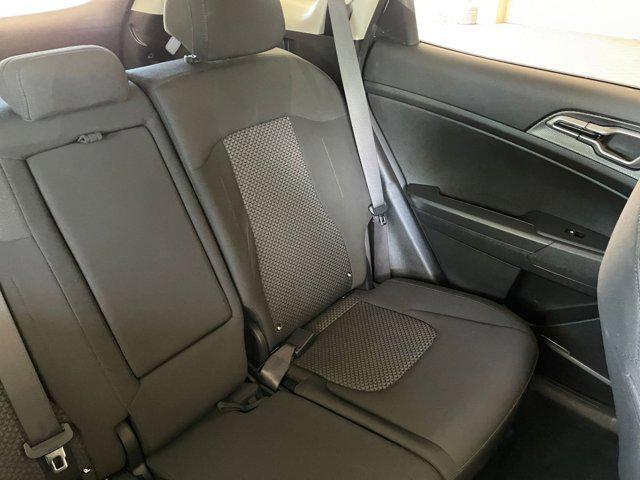 Photo of 2024 Snow White Pearl Kia Sportage
