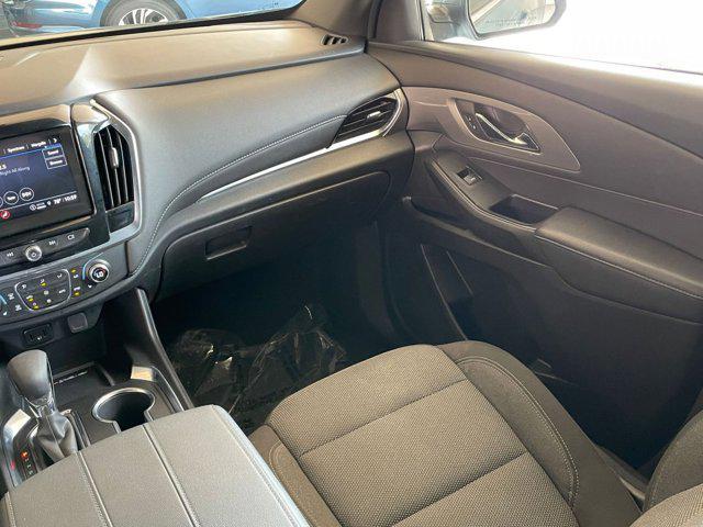 Photo of 2023 Silver Sage Metallic Chevrolet Traverse
