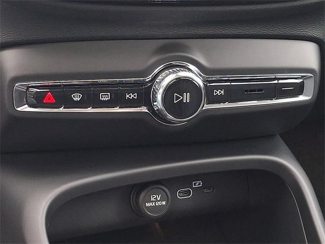 Photo of 2026 Denim Blue Volvo XC40