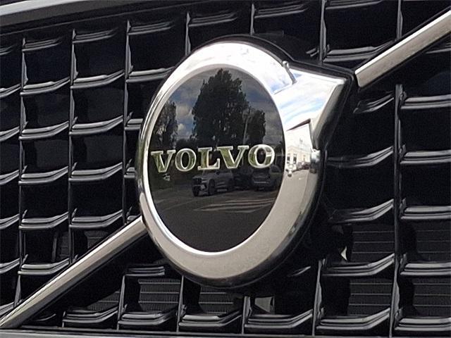 Photo of 2026 Denim Blue Volvo XC40