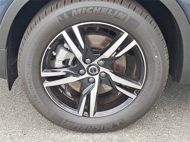 Photo of 2026 Denim Blue Volvo XC40