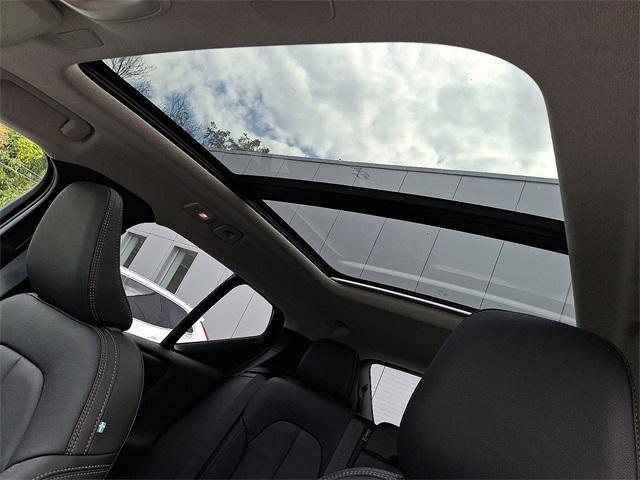 Photo of 2026 Denim Blue Volvo XC40