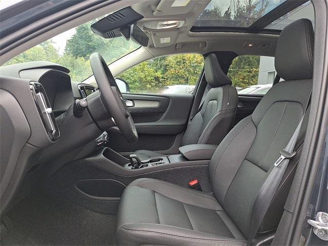 Photo of 2026 Denim Blue Volvo XC40