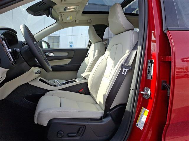 Photo of 2025 Fusion Red Volvo XC40