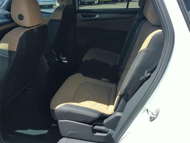 Photo of 2025 Pure White Volkswagen Atlas Cross Sport