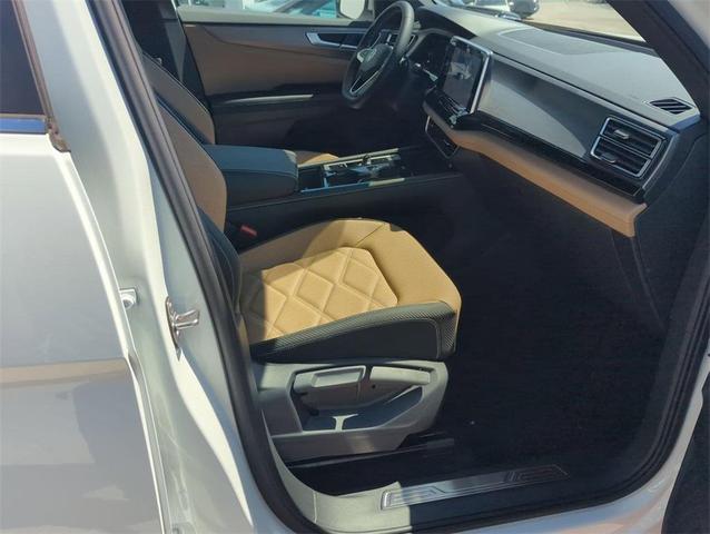 Photo of 2025 Pure White Volkswagen Atlas Cross Sport
