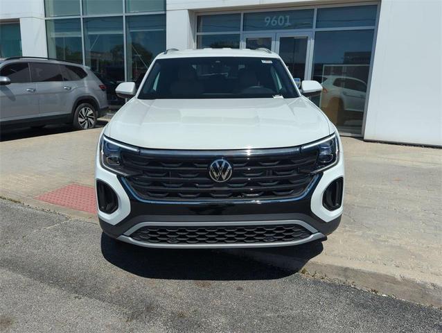 Photo of 2025 Pure White Volkswagen Atlas Cross Sport