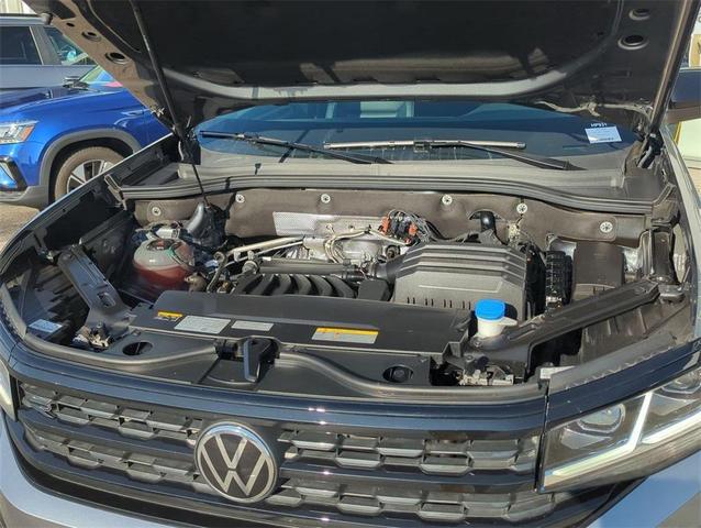 Photo of 2023 Platinum Gray Metallic Volkswagen Atlas