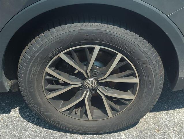 Photo of 2021 Platinum Gray Metallic Volkswagen Tiguan