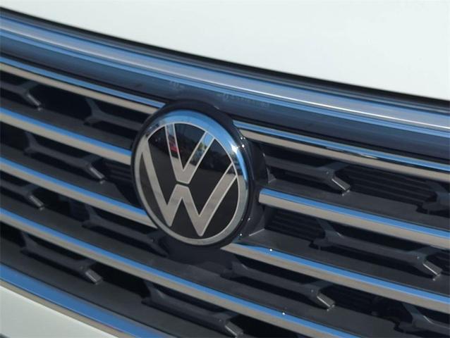 Photo of 2026 opal white pearl Volkswagen Atlas