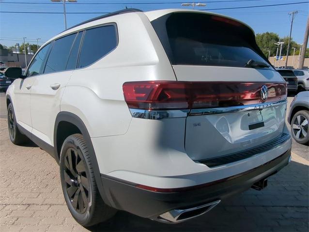 Photo of 2026 opal white pearl Volkswagen Atlas