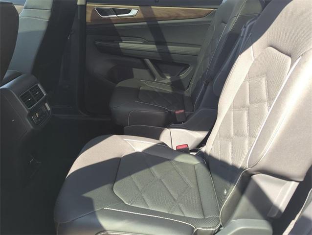 Photo of 2026 opal white pearl Volkswagen Atlas