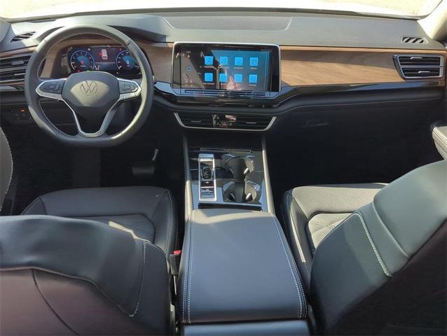 Photo of 2026 opal white pearl Volkswagen Atlas