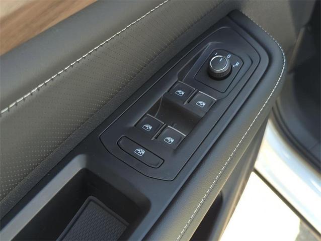 Photo of 2026 opal white pearl Volkswagen Atlas