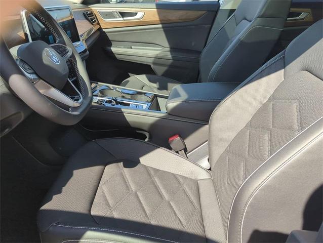 Photo of 2026 opal white pearl Volkswagen Atlas