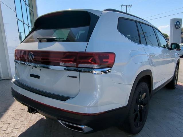 Photo of 2026 opal white pearl Volkswagen Atlas
