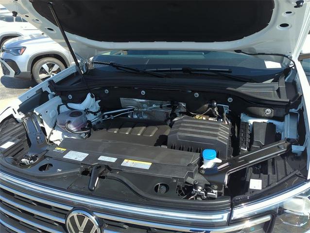 Photo of 2026 opal white pearl Volkswagen Atlas