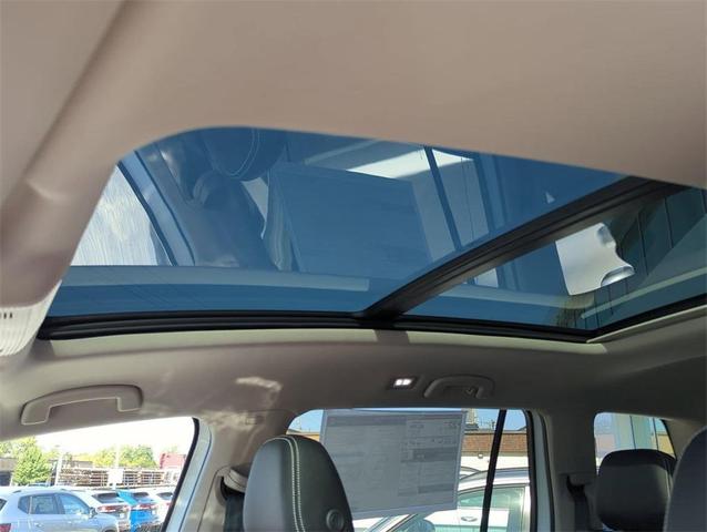 Photo of 2026 opal white pearl Volkswagen Atlas