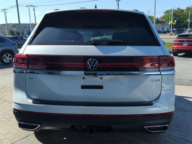 Photo of 2026 opal white pearl Volkswagen Atlas